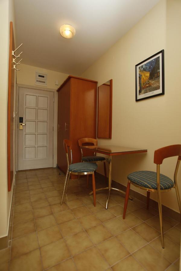 Apartments Perovic บุดวา ภายนอก รูปภาพ